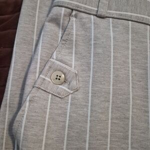 Jones New York Gray Striped Ankle Pants